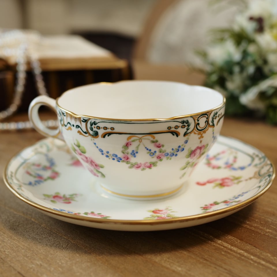 英国　ミントン　ローズ薔薇ハンドペイントの可愛いアンティーク皿4枚セット 英国ミントンminton 薔薇と小花のガーランドが素敵なカップ＆ソーサー