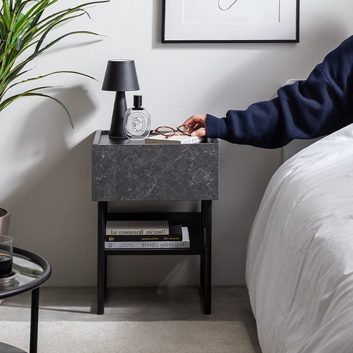 サイドテーブル 引き出し付き | FIGARO