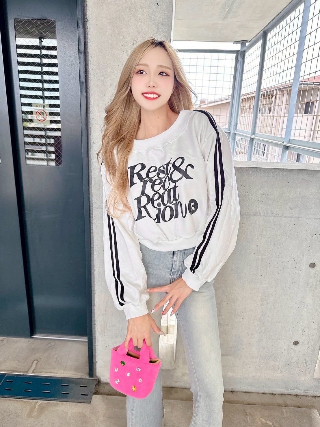 2wayサイドラインロゴトレーナーWhite♡/オフショル/韓国/レディースファッション/可愛い/おしゃれ/ラフ/カジュアル/スポーティー/春/秋/冬(6‐214)