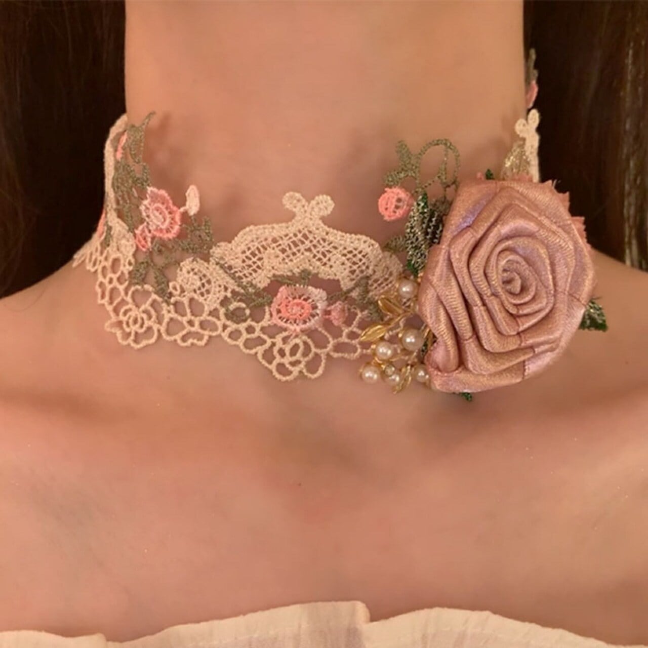 Heytaoローズラバー レースの花びらネックレス