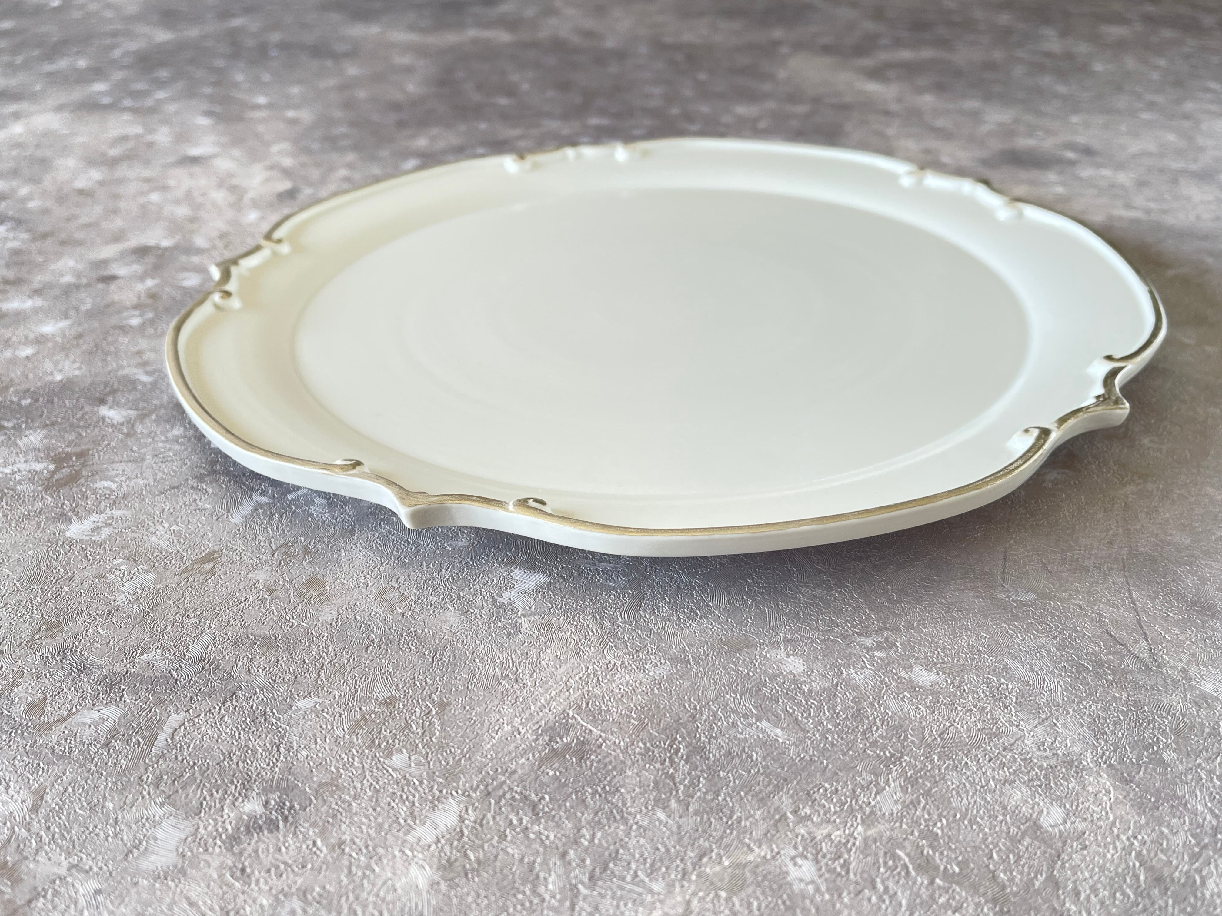 有田焼 福泉窯 レリーフ9寸プレート / 薄白釉縁銀彩(シルバー) 28cm