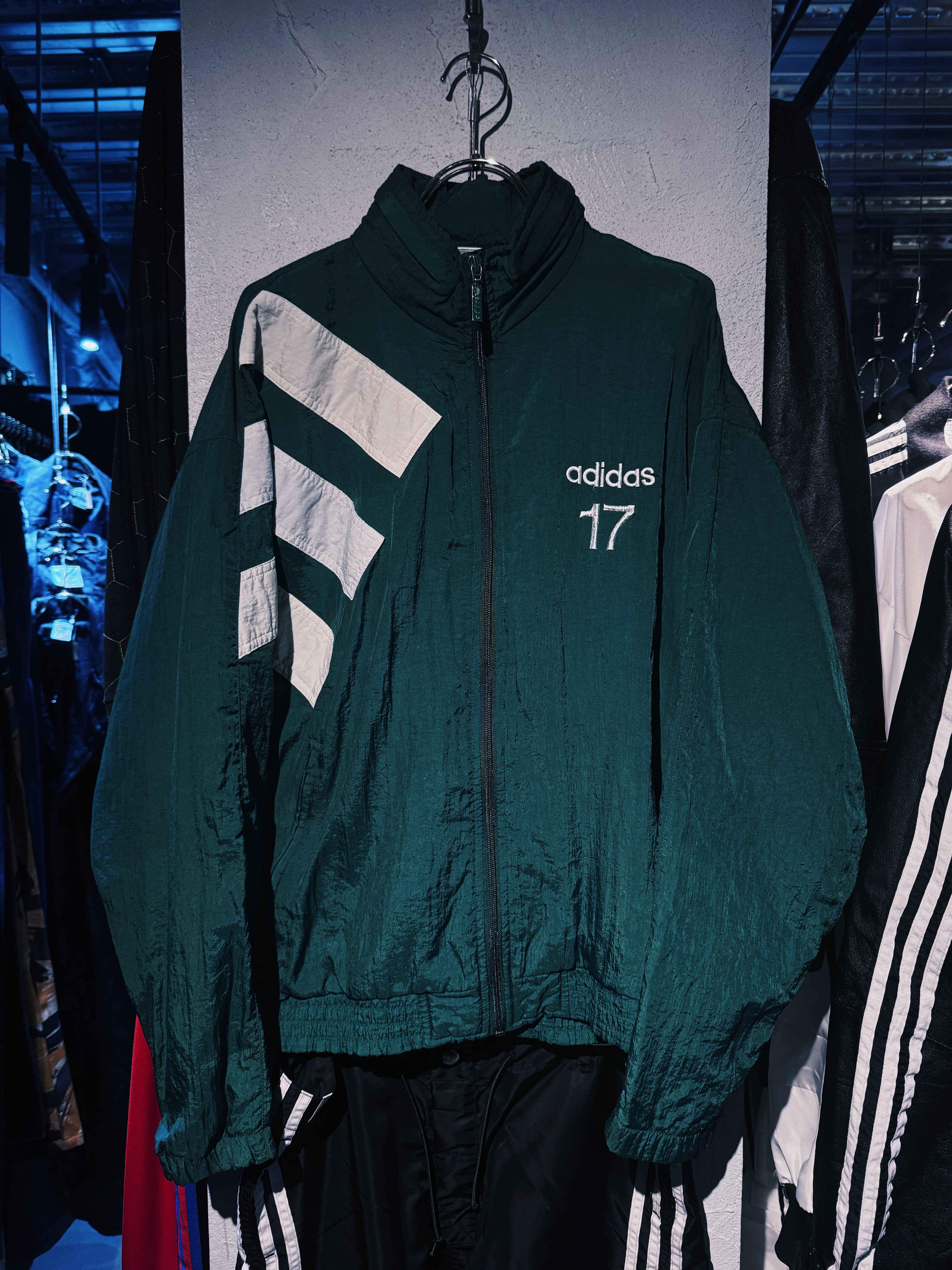 【D4C】80's vintage "adidas Originals" No.17 switching design nylon track jacket