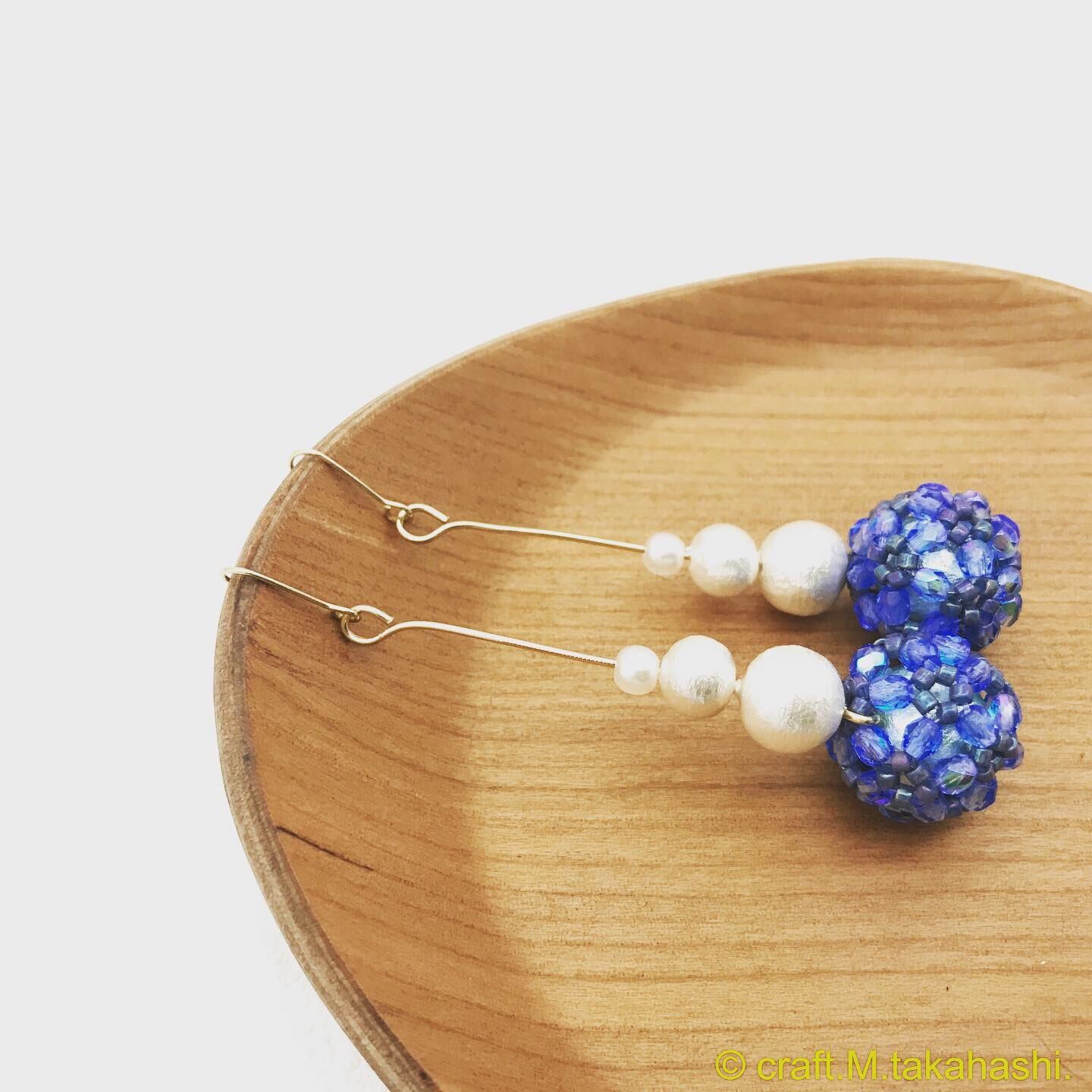 0041:サファイアブルーとコットンパールのピアス