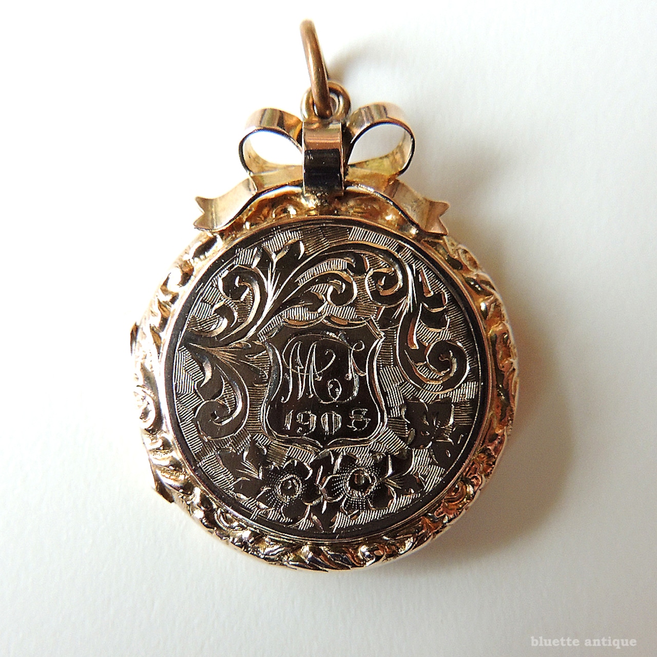 アンティーク 7ctゴールド アカンサスと忘れな草 ロケット(鑑別書付)