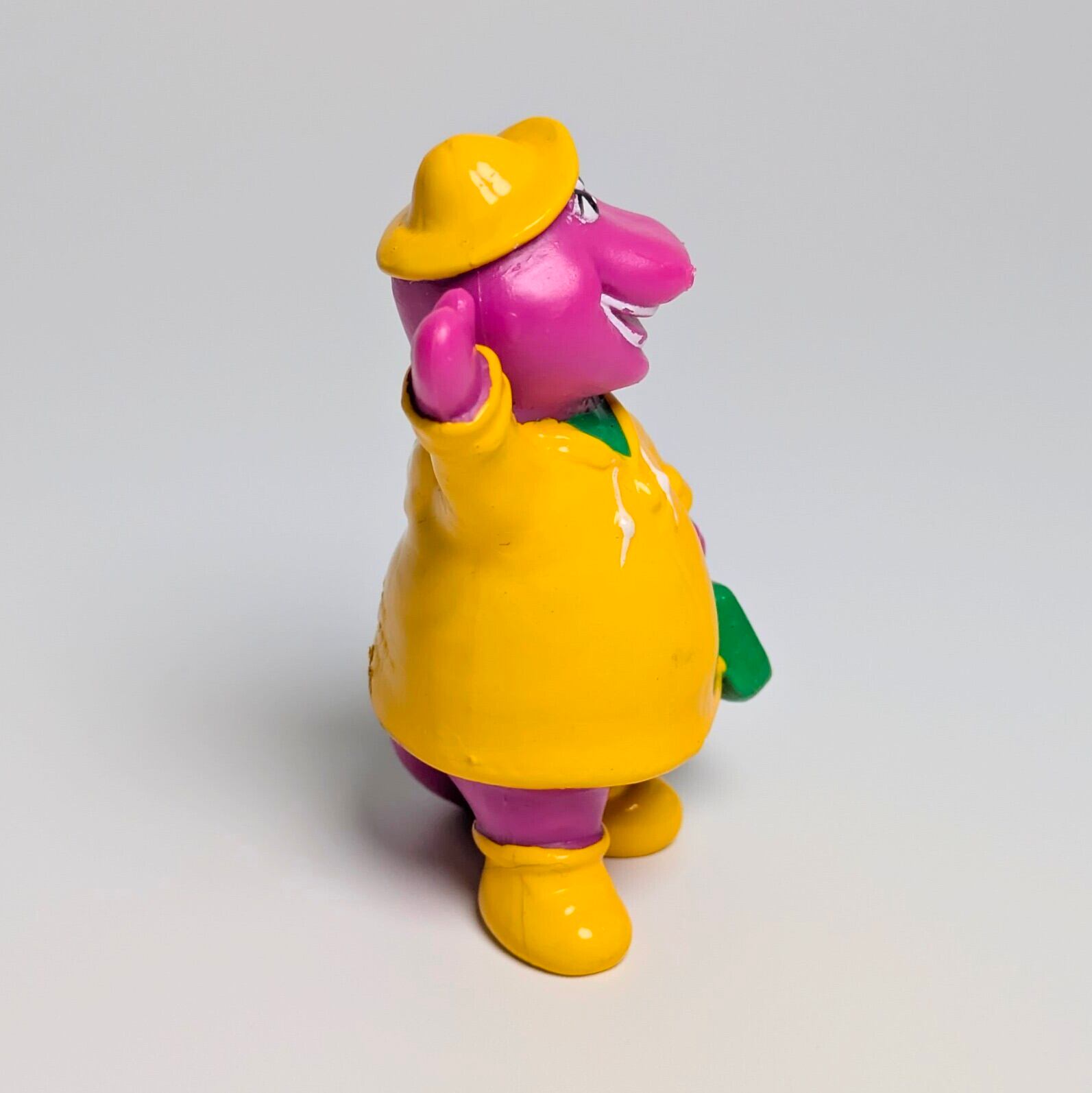 ☆ VINTAGE 1993 ☆ 【 Barney & Friends（ バーニー&フレンズ ）】『 Barney / レインコート 』  PVC フィギュア ビンテージトイ 〚アメリカン雑貨 アメトイ〛