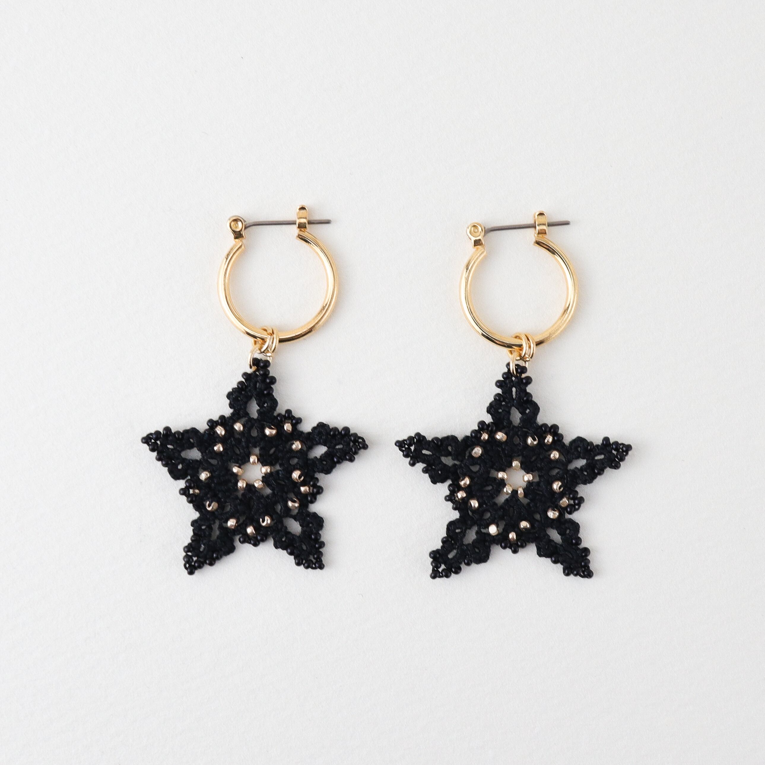タティングレースとビーズのピアス the First Star＜ザ・ファーストスター＞ Black ※イヤリングに変更可