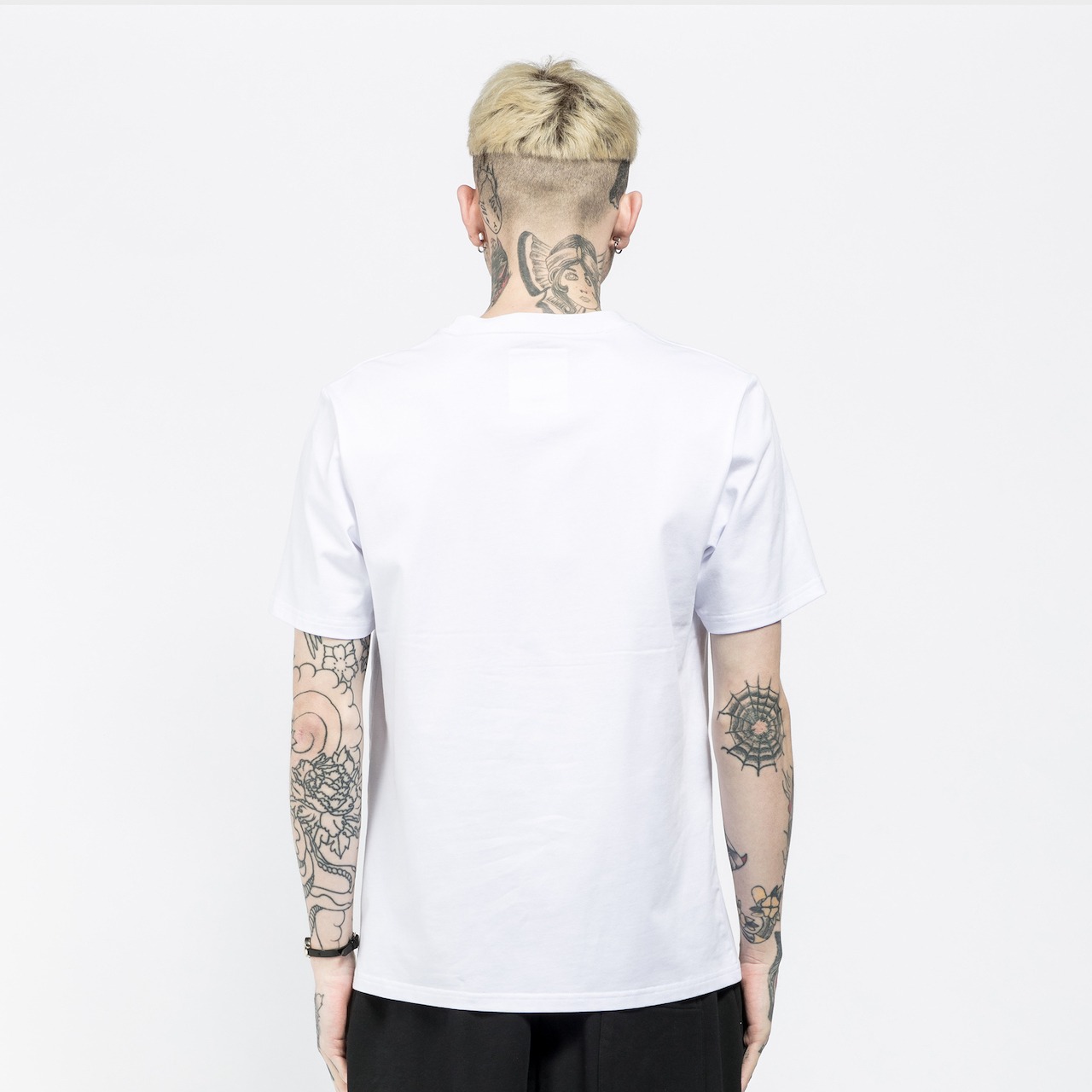 SALE【HIPANDA ハイパンダ】メンズ Tシャツ MEN'S ASTRONAUT LIGHT BLUE PRINT SHORT SLEEVED T-SHIRT / WHITE・BLACK