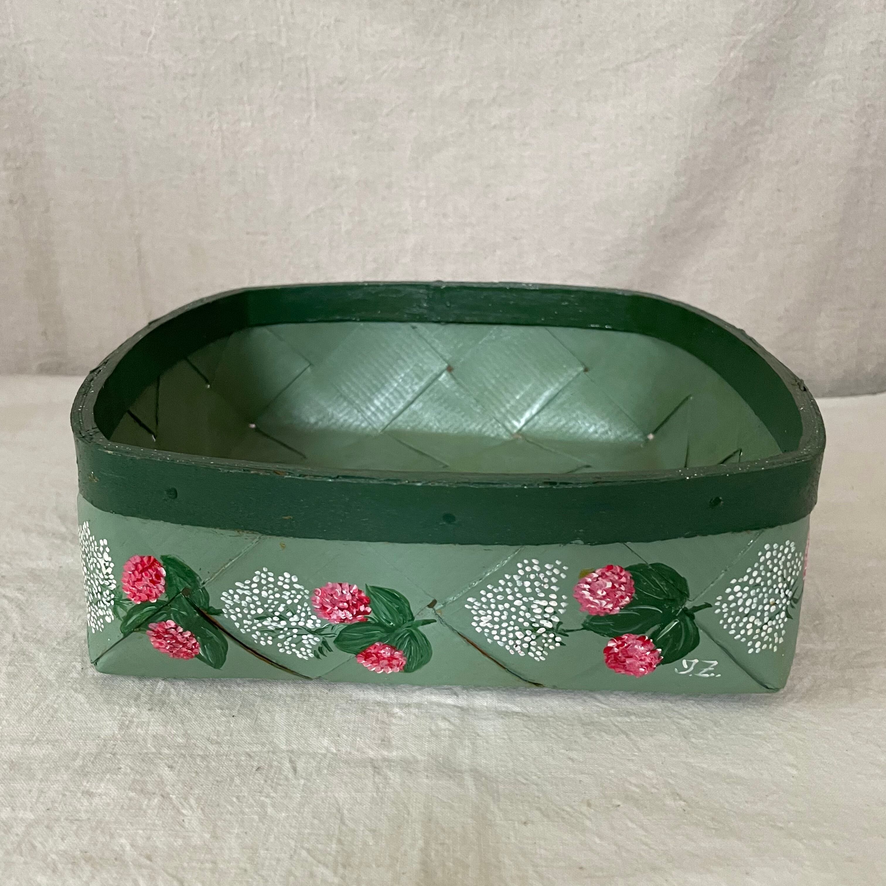 緑地に花模様のスポーンコリのいれもの