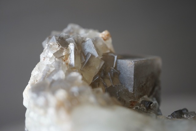 パキスタン産キュービックフローライト/カルサイト Fluorite / Calcite 1280