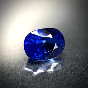 艶やかな青色のブリリアンス 0.45ct 天然 ブルーサファイア