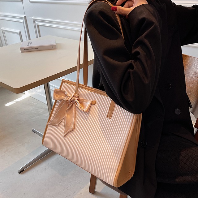 ショルダーバッグオータムウィンタースカーフ 秋物 冬物 トートバッグ シルク ハンドバッグ Tiancai_Wing_Bag88755155586