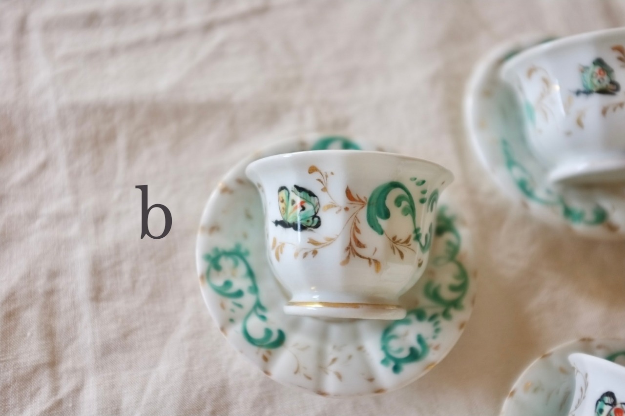 ラスト フランス 19世紀 エメラルドと蝶々と手彩色カップ&ソーサー パリ窯 アンティーク