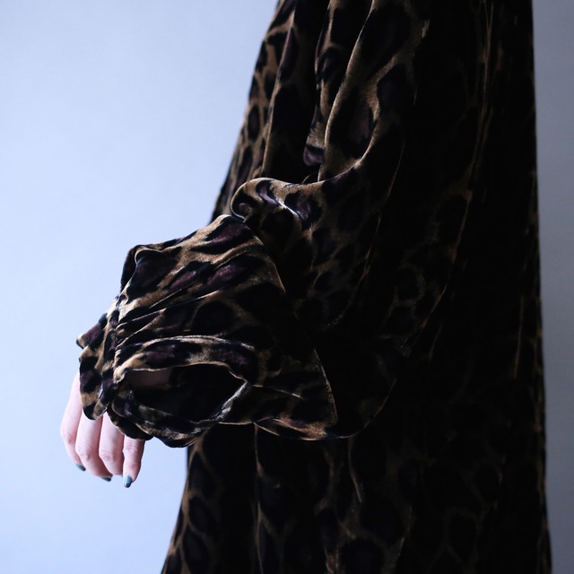 "DENIM&Co" leopard pattern XX over silhouette velours shirt