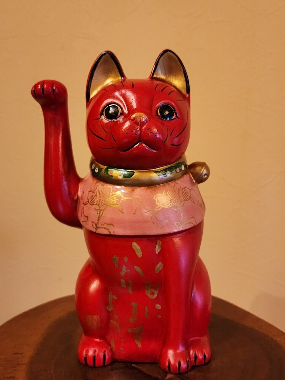 帝国ホテルプラザ東京「花道」記念 限定招き猫 大正猫 (赤・中) 「いい