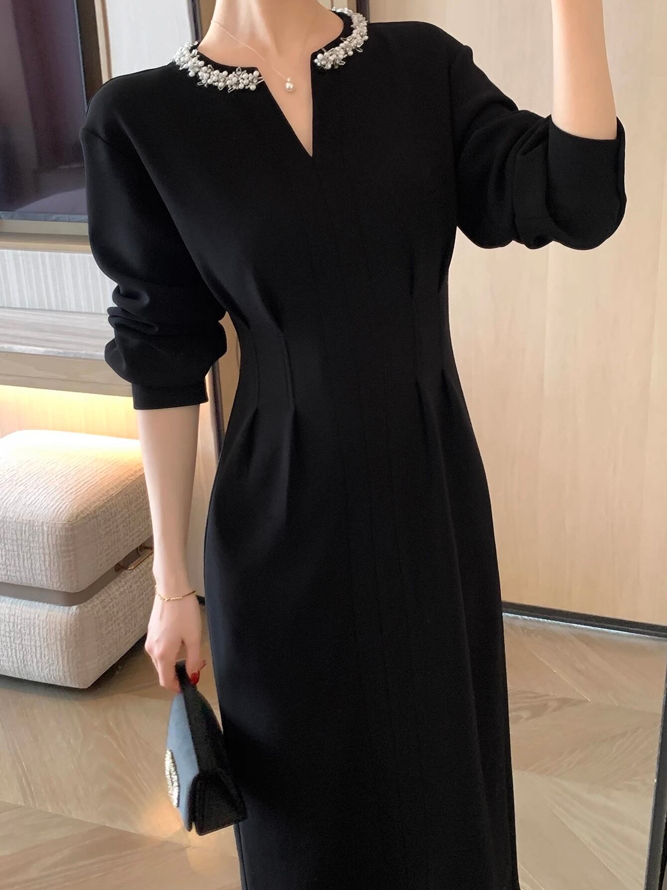pearl & bijou v-neck fitted dress.3217
