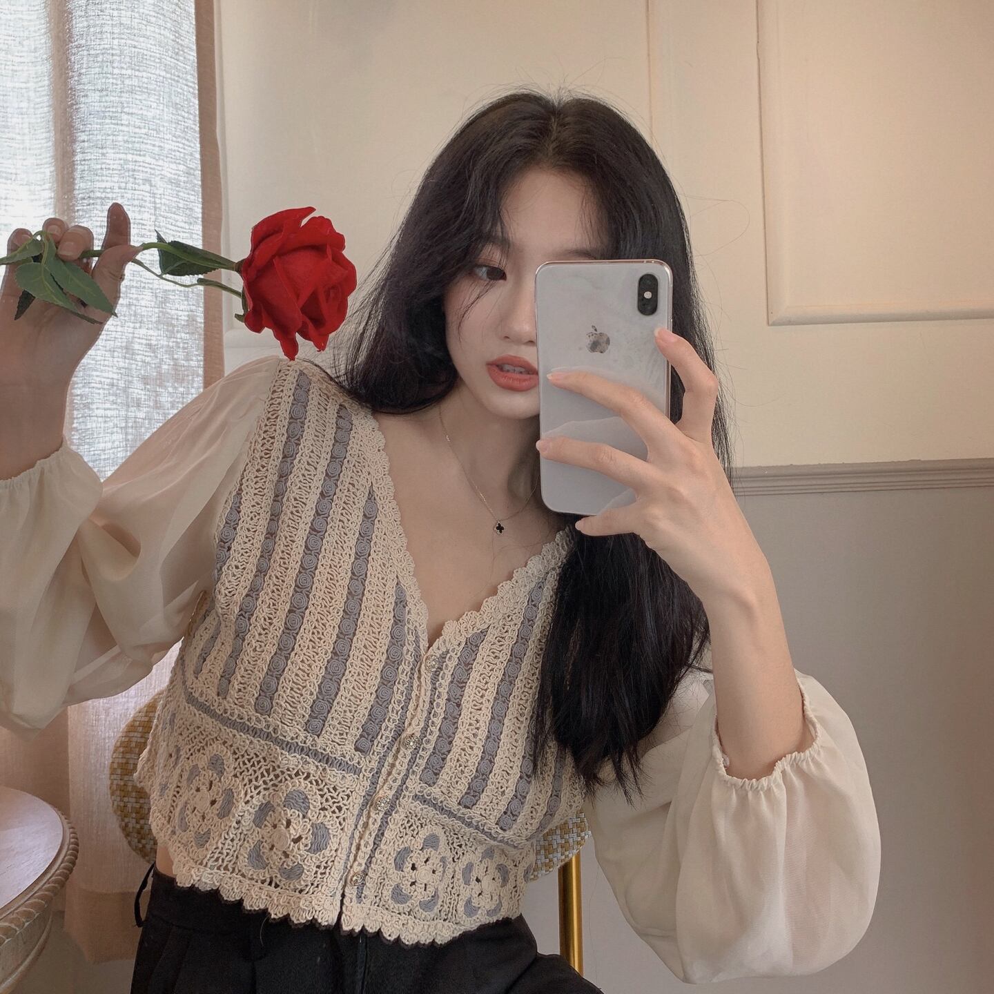 2020年秋ニュースタイルホローVネック長袖シフォンシャツレディースエインスタイルスモールシャツオールマッチショートトップインタイド ドラファッションホール9083941164