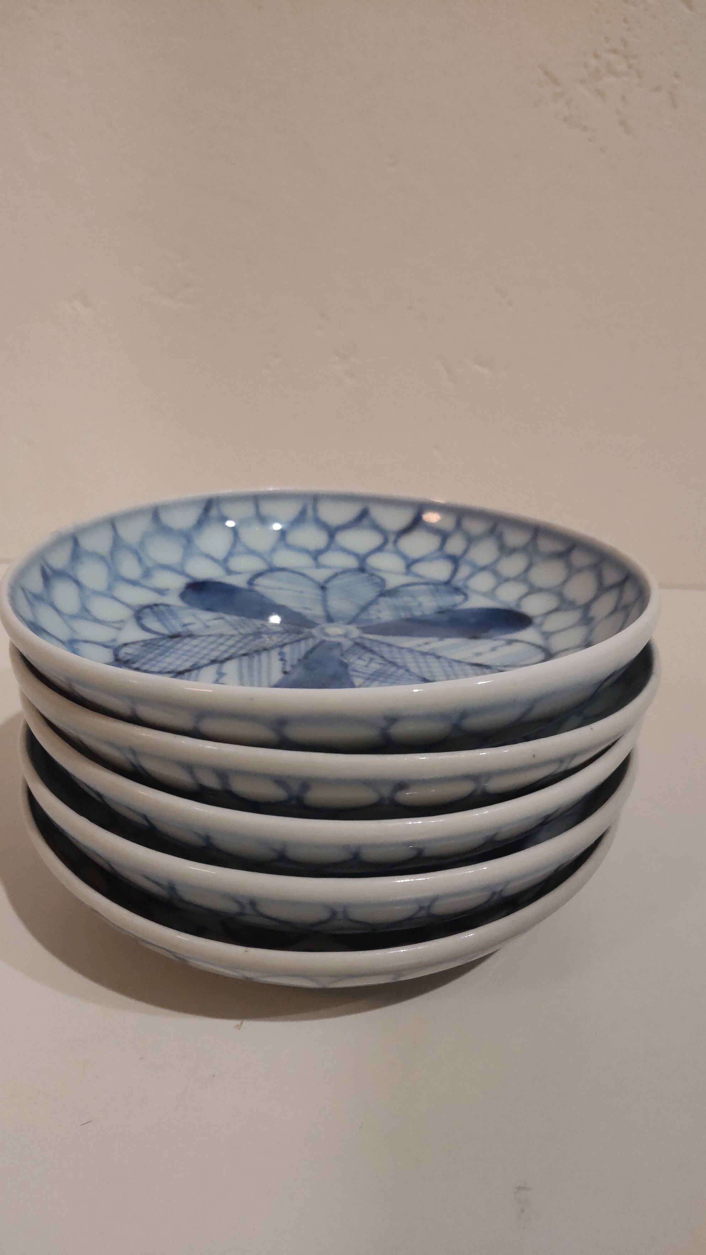 幾何学模様詰めの菊紋小皿江戸後期） | セゾン・ド・ジャポン