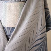 「時雨の浜辺」大矢羽柄〜洗えるきもの（シルジェリー格子柄）〜