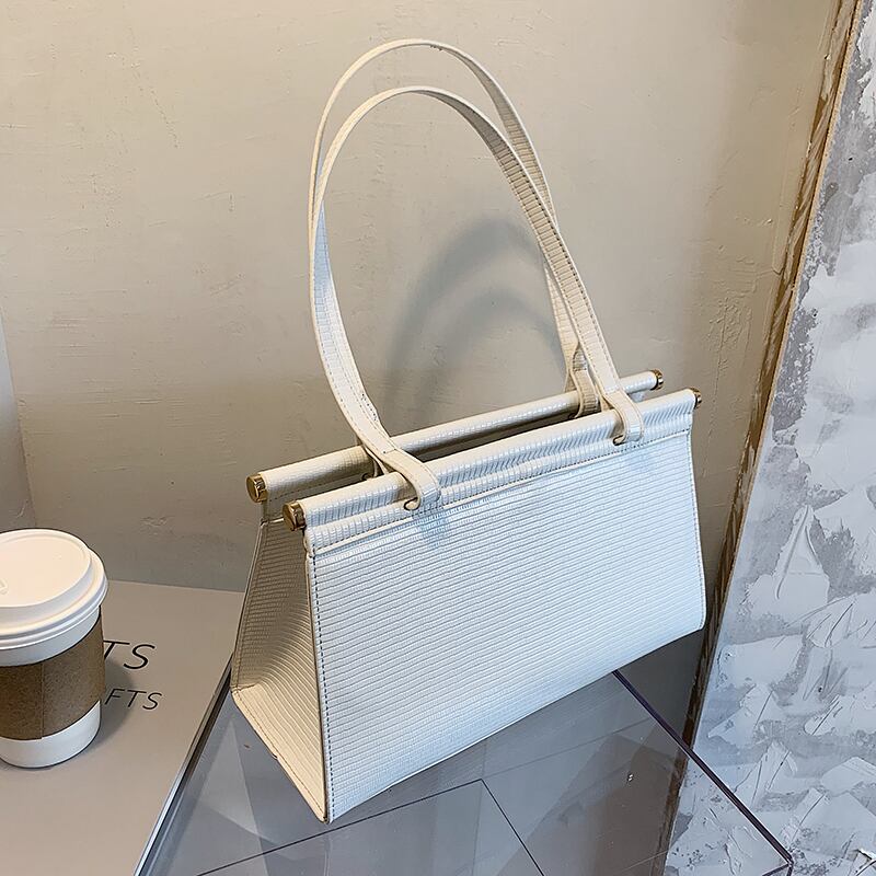 センスネットレッドレディーススモールバッグ2020新しい流行のファッションワイルドインシンプルなワンショルダー脇の下のハンドバッグ 手作りハンドバック23674861726