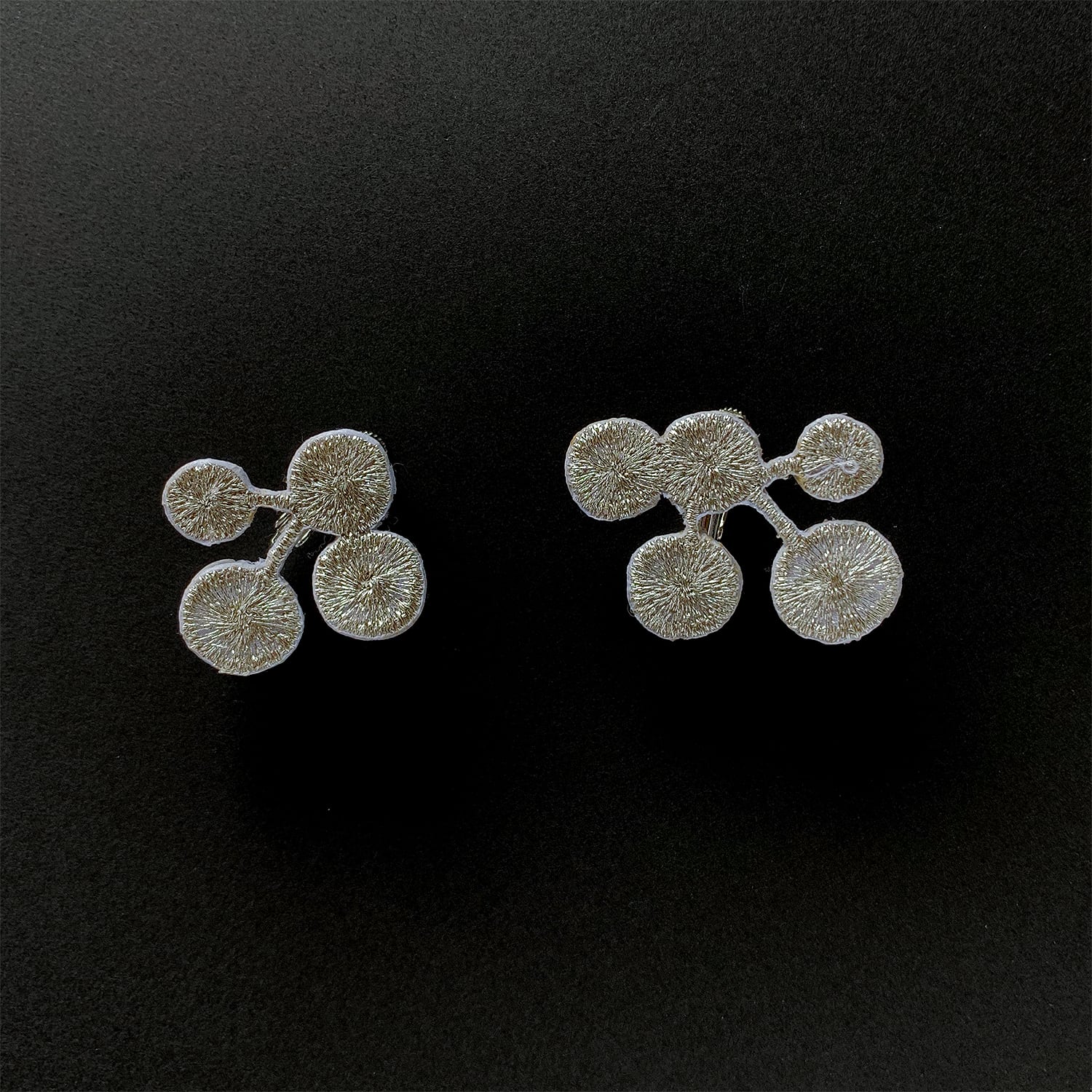 刺繍イヤリング・ピアスga.la (e-024・p-024）13色