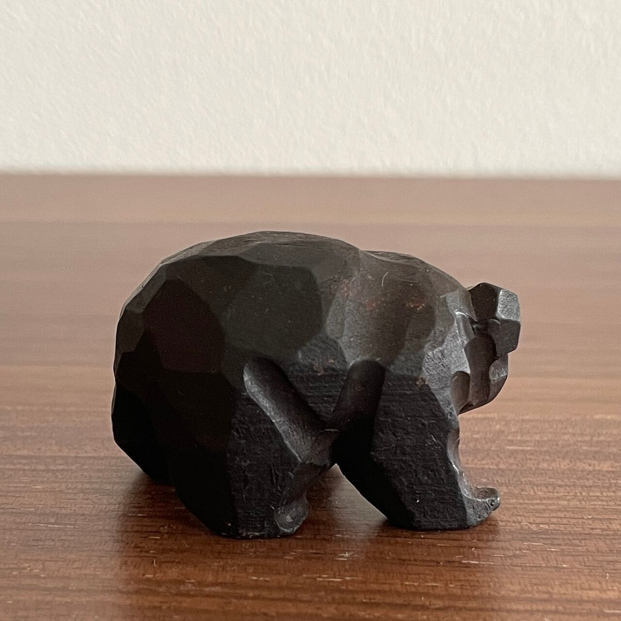 木彫りの熊 置物 / Wood Carving Bear | ON THE MOON