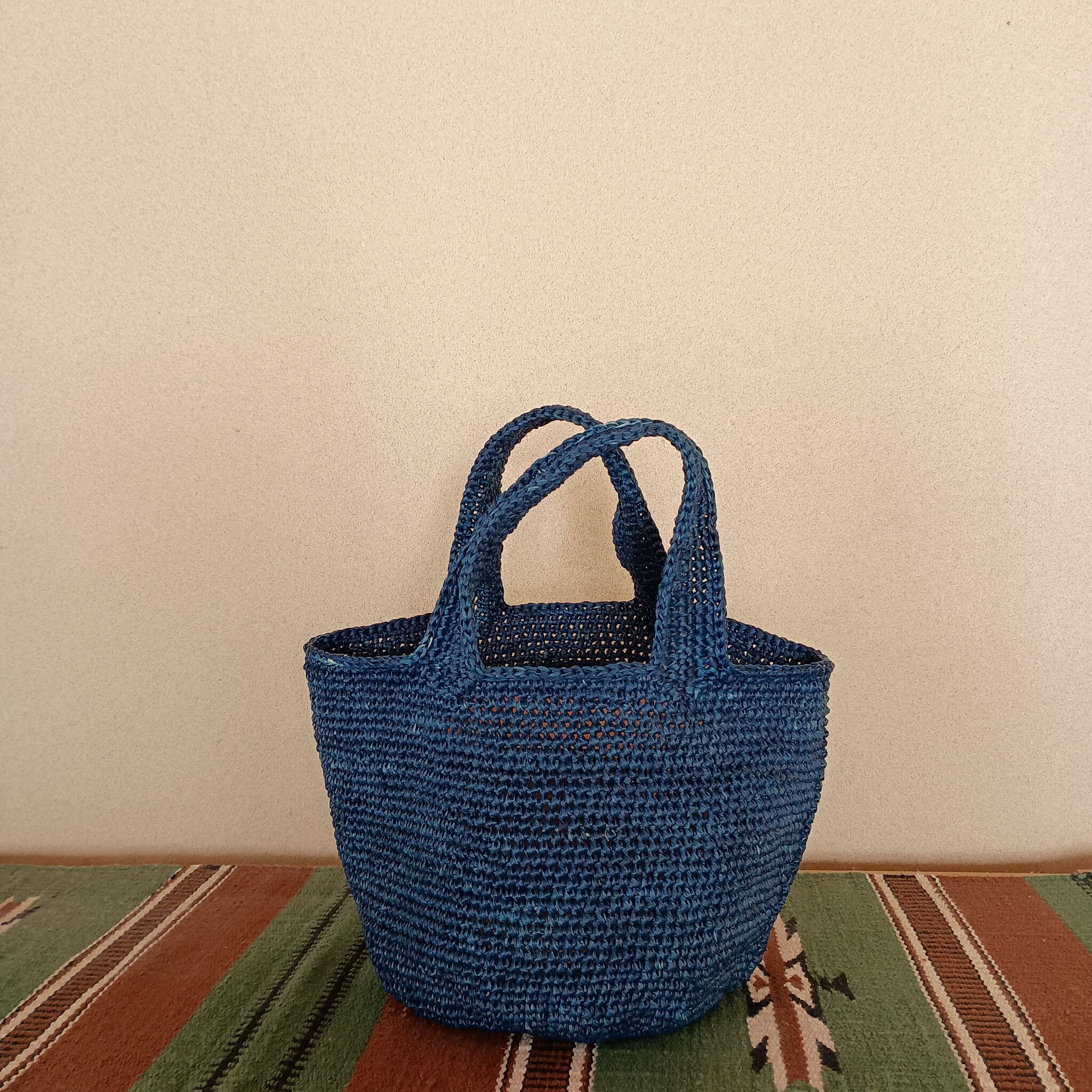 ラフィアバッグ 丸型 ブリリアントブルー