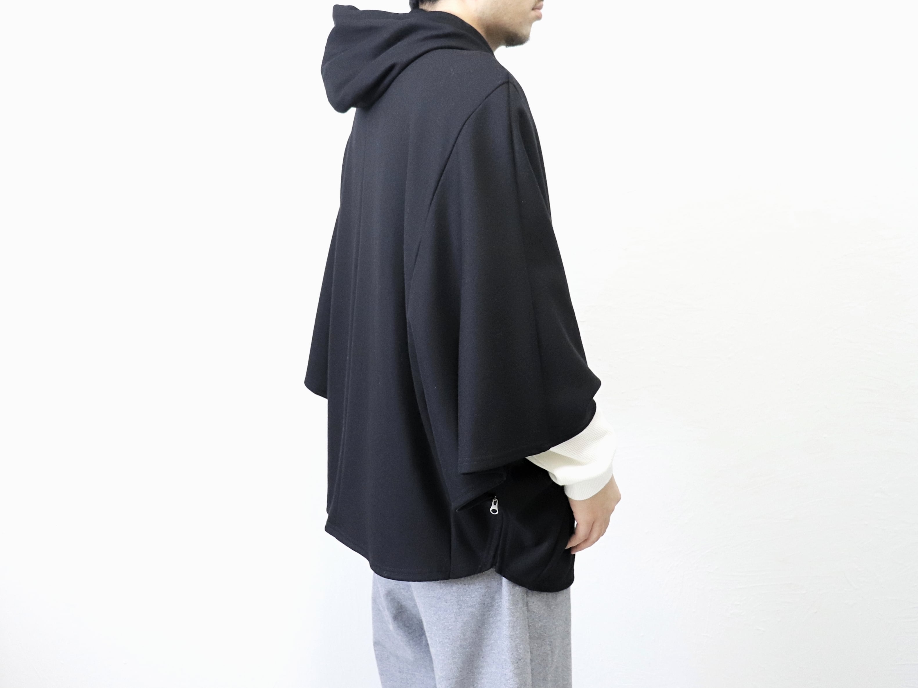 LiSS / WOOL PONCHO - BLACK リス / ウール ポンチョ | Mr. clothing store