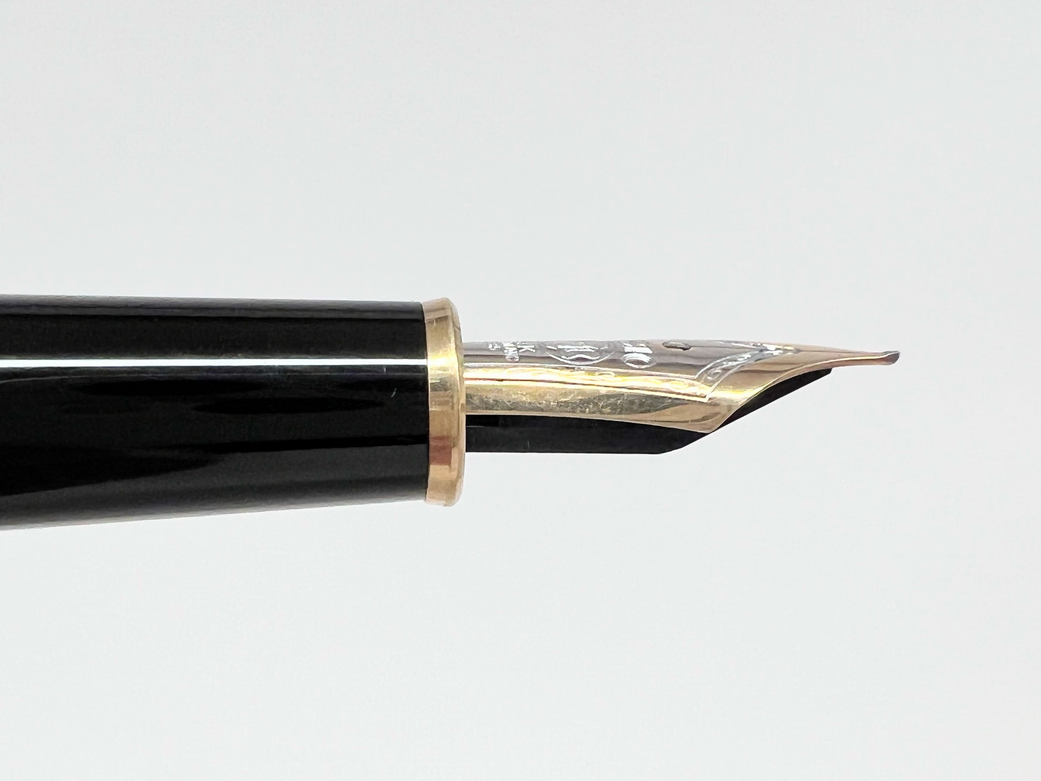 MONTBLANC 144 金張　F　モンブラン　マイスターシュテュック MONTBLANC 144 金張 F モンブラン マイスターシュテュック | 万年筆