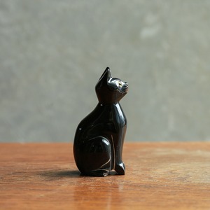 水牛の角から生まれた、艷やかな黒猫 3