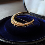 英国アンティークジュエリー 15ctゴールド 真珠 クレセント(三日月)ブローチ(鑑別書付)