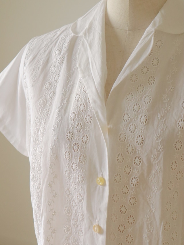 ●collared design embroidery shirts