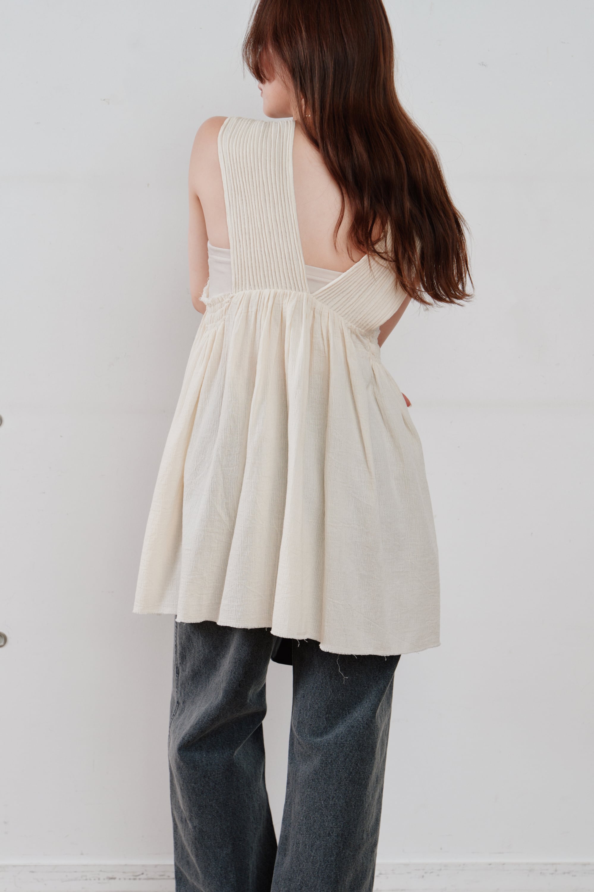 Hella ヘラ　cotton crepe gather top Ivory Hella cotton crepe gather top コットンクレープギャザートップス