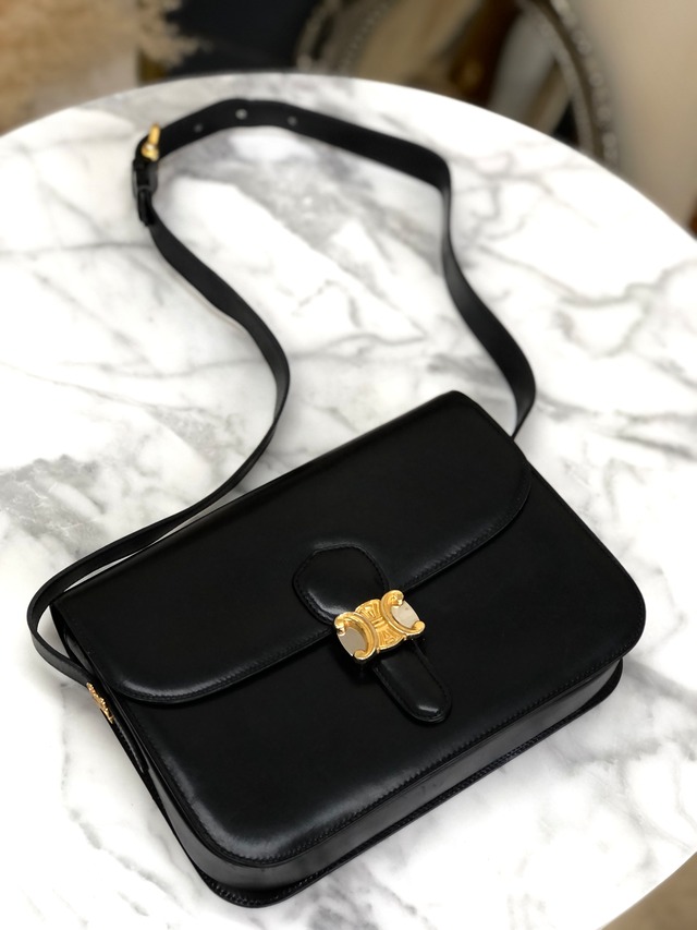 CELINE　セリーヌ　トリオンフ　サイドトリオンフ　レザー　クロスボディ　ショルダーバッグ　ブラック　vintage　ヴィンテージ　オールドセリーヌ　m4hg6t