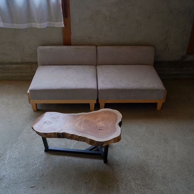 チェーンソー跡のある欅の輪切り　ローテーブル