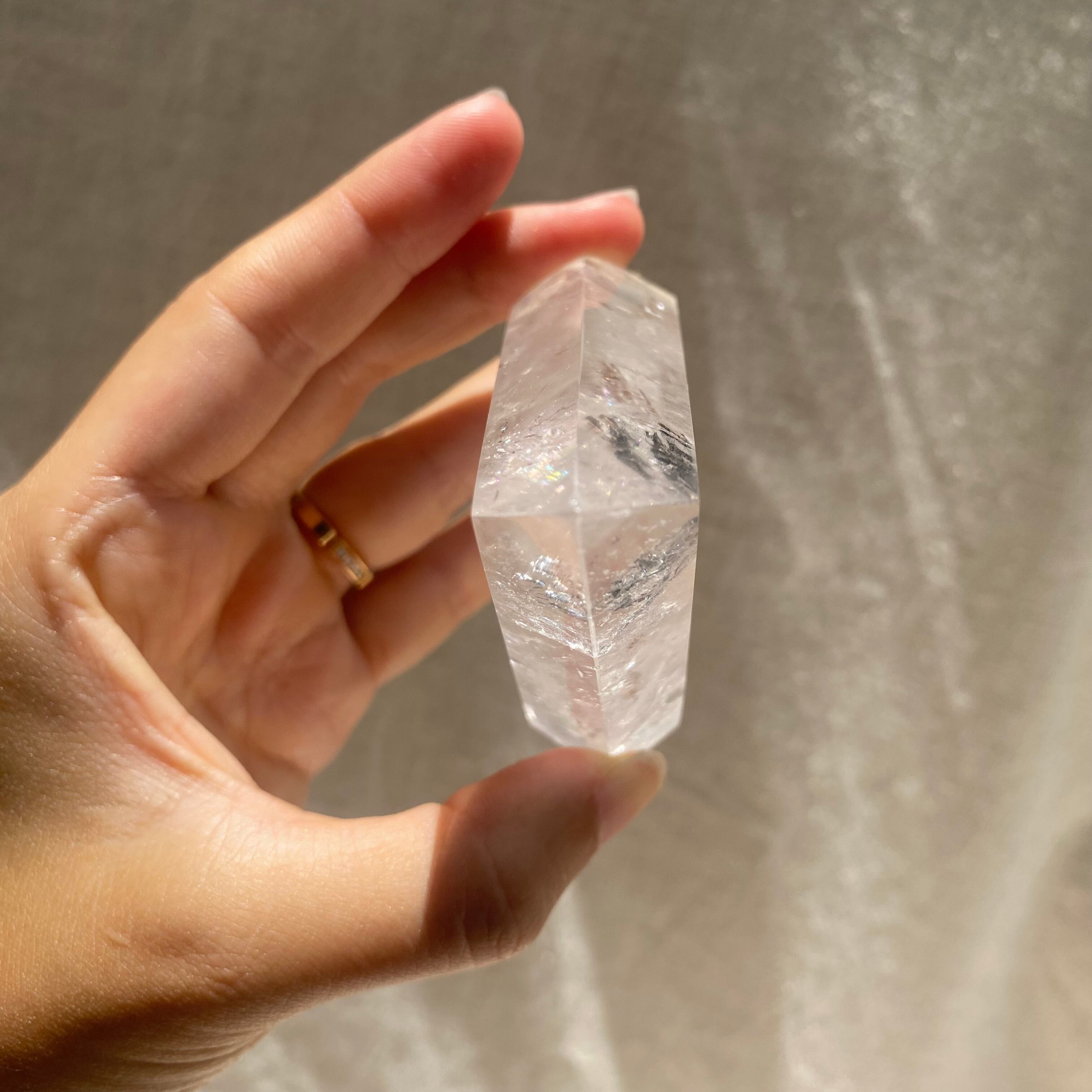 虹入り【ロッククリスタル】水晶 タワー ポイント ブラジル産