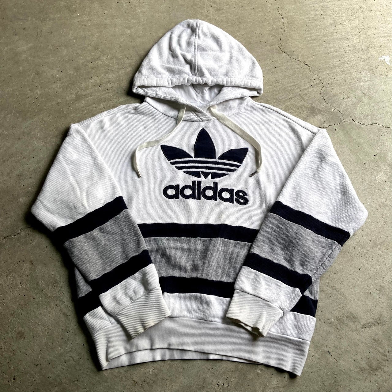 アディダス　ビッグトレフォイルパーカー　M　レディース　adidas　ロゴ