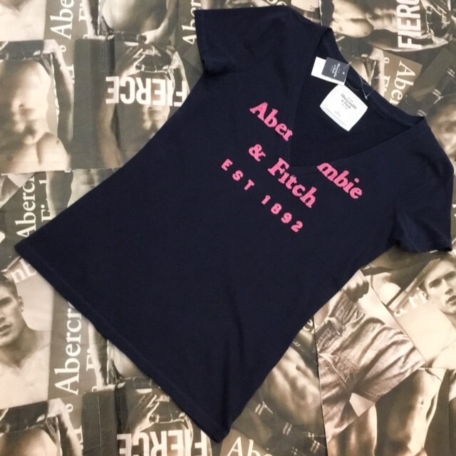 Abercrombie＆Fitch　WOMEN　ＶネックＴシャツ　Ｌサイズ