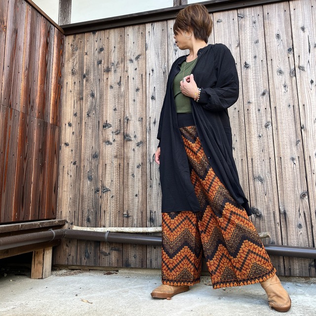 紐付きシンプルブラウス