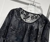 刺繍ふんわりトップス