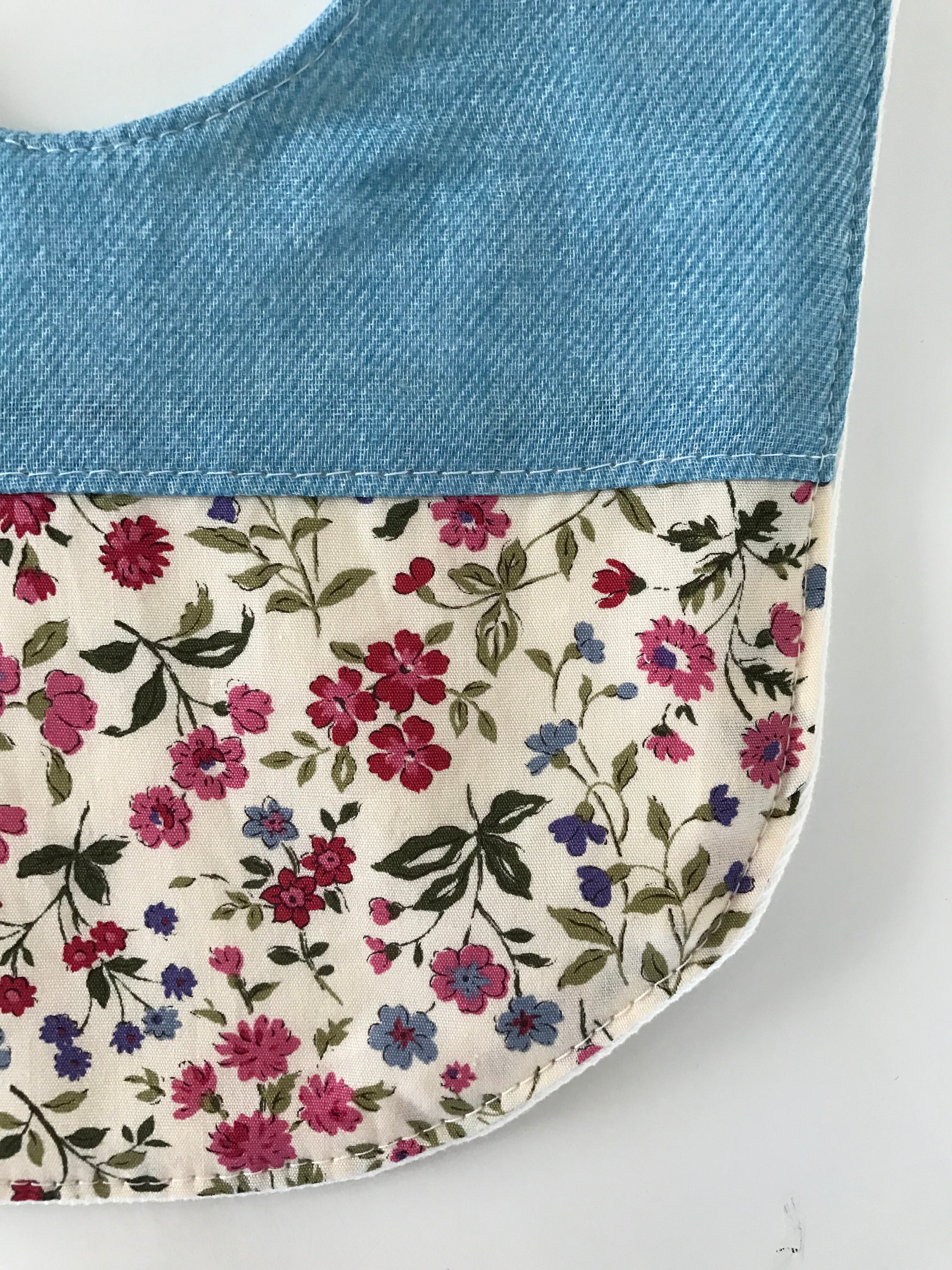 デニムの花柄スタイ | ちょっとおしゃれなスタイのお店 MOMO スタイ/ビブ