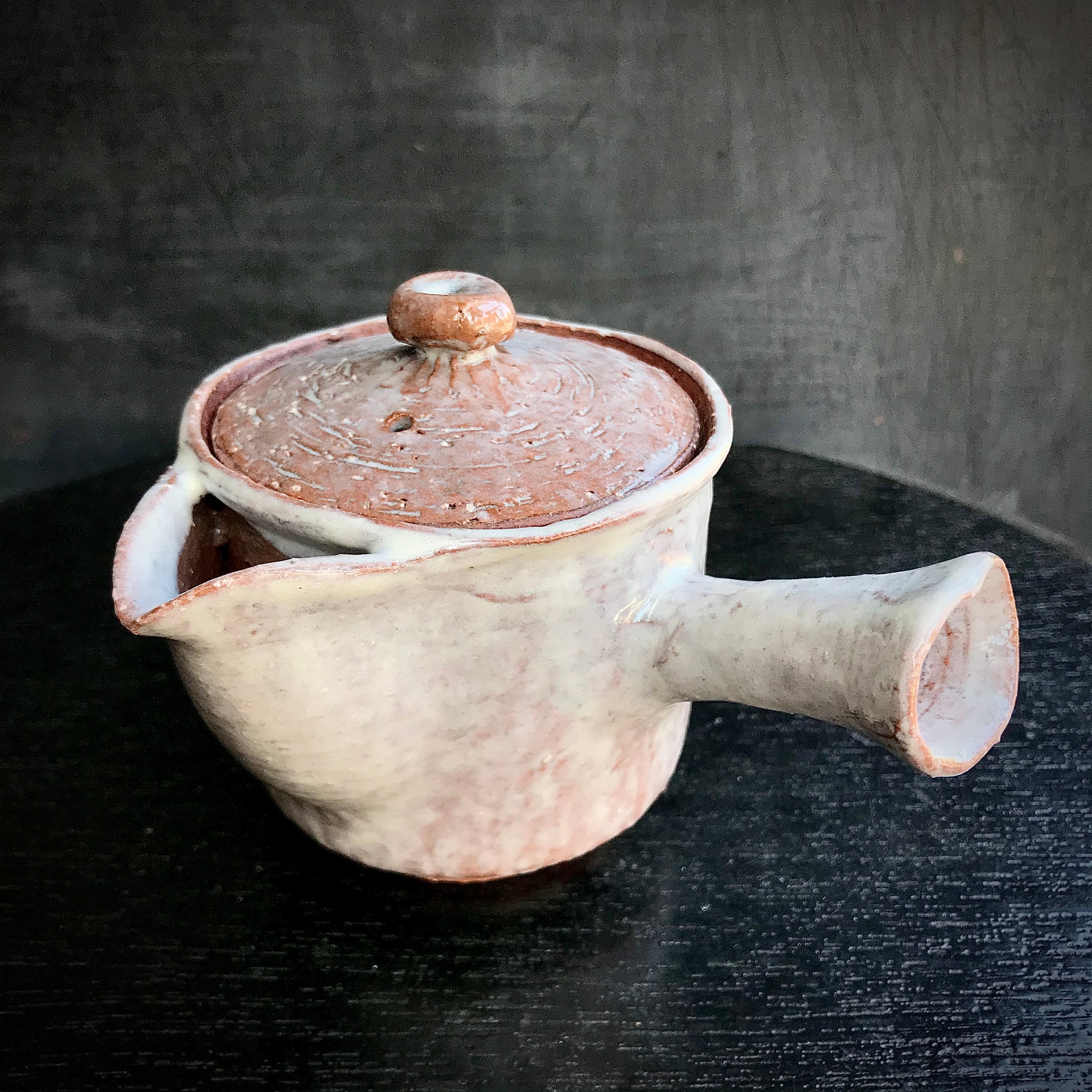 新品・手作り】蝶と花模様 急須 高級和食器 手作り 蝶と花模様 急須