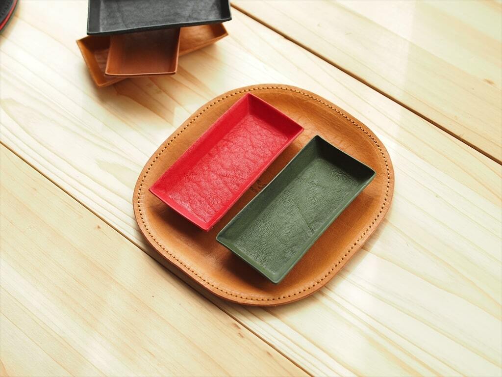 ミニレザートレイ』 アクセサリー・小物入れに最適☆ヌメ革の可塑性を