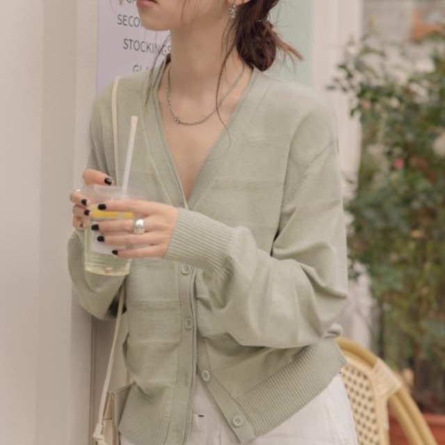 深Vネックカーディガン