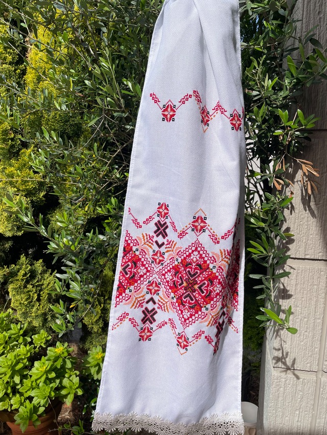 ウクライナ伝統手刺繍祭具タオル「ルシニク」