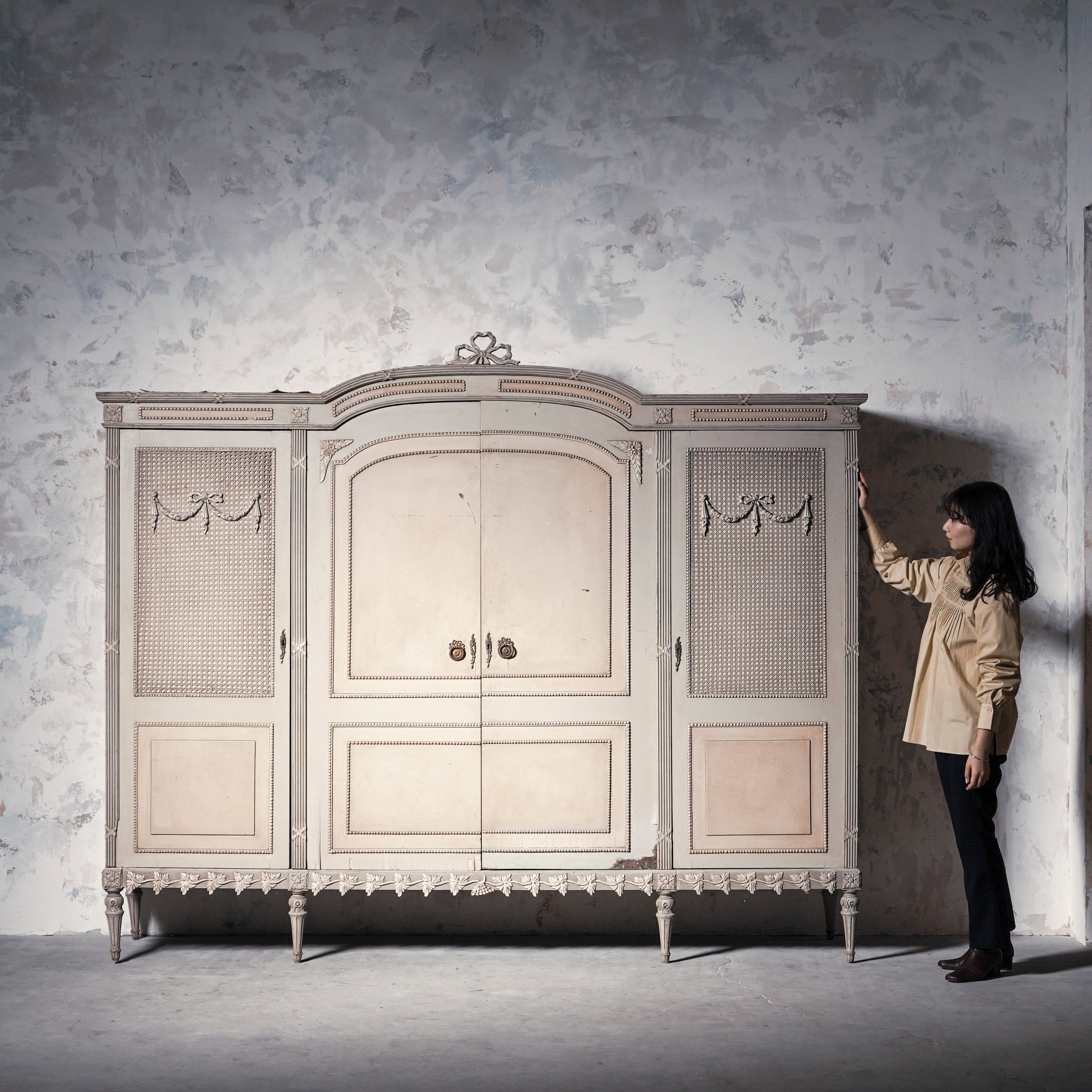キャビネット/フレンチキャビネット/ペイントキャビネット/フランスアンティーク/大型家具/洋服収納/ディスプレイ/空間装飾