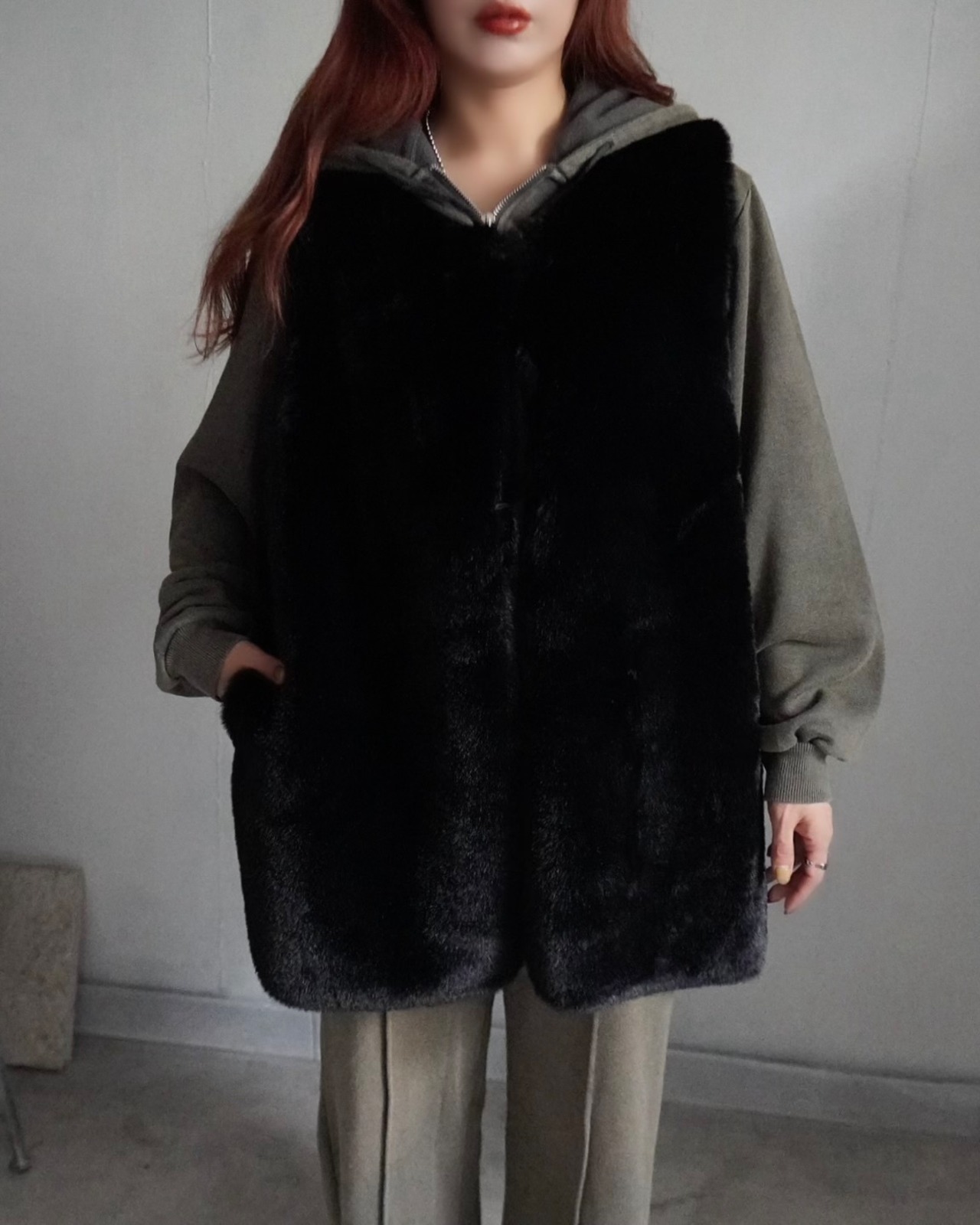 reversible eco far／fake mouton VT／Black
