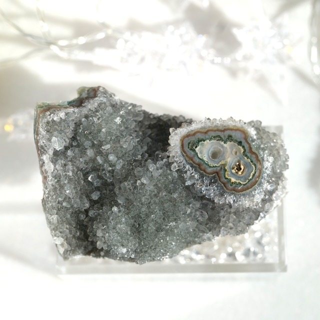 【心と現実を再生する癒しと調和の結晶】プラシオライト（グリーンアメシスト） スタラクタイト　クラスター G3_1