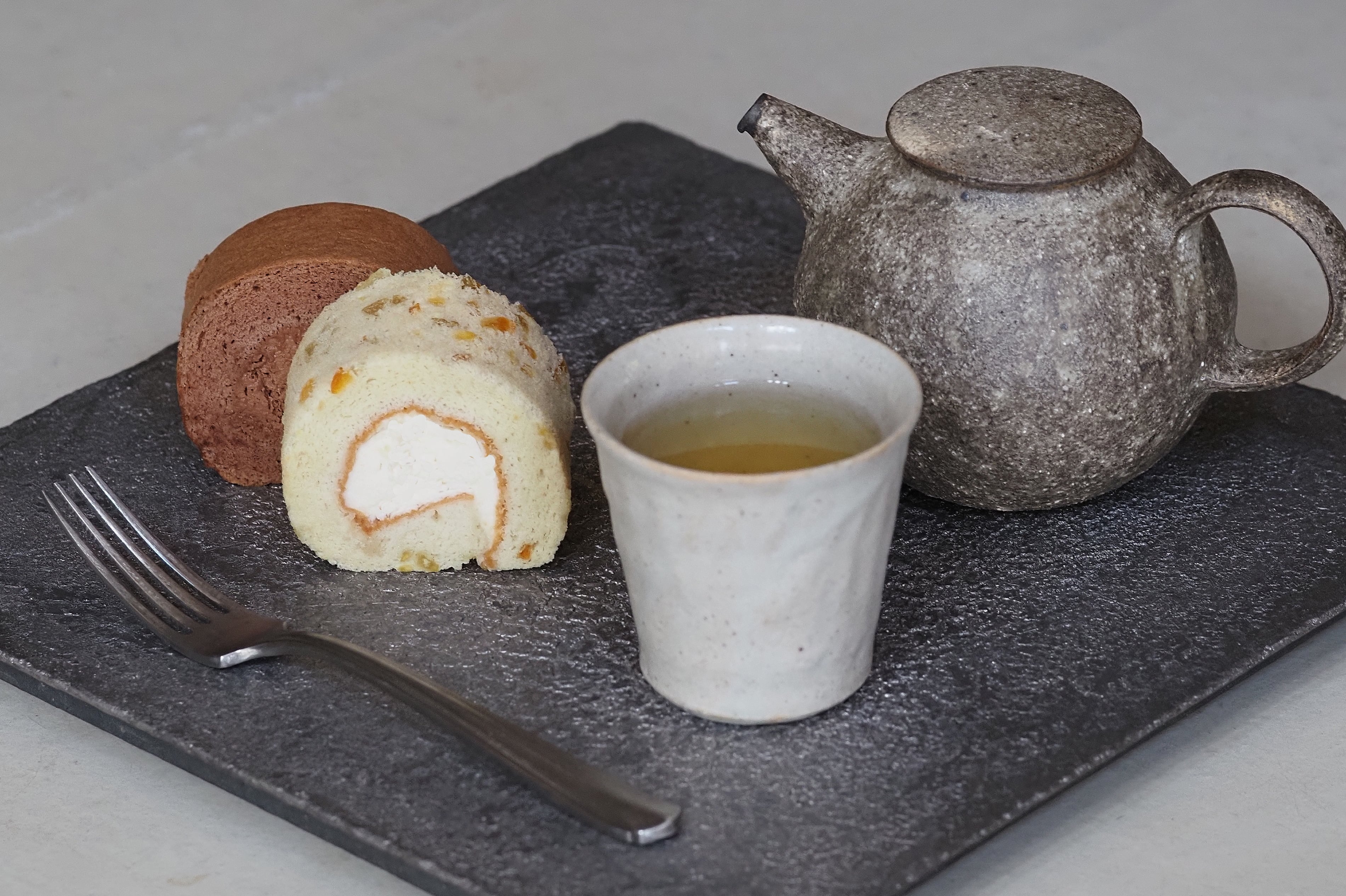 村上 躍 50. 銀彩焼締角盤皿 | 陶屋なづな