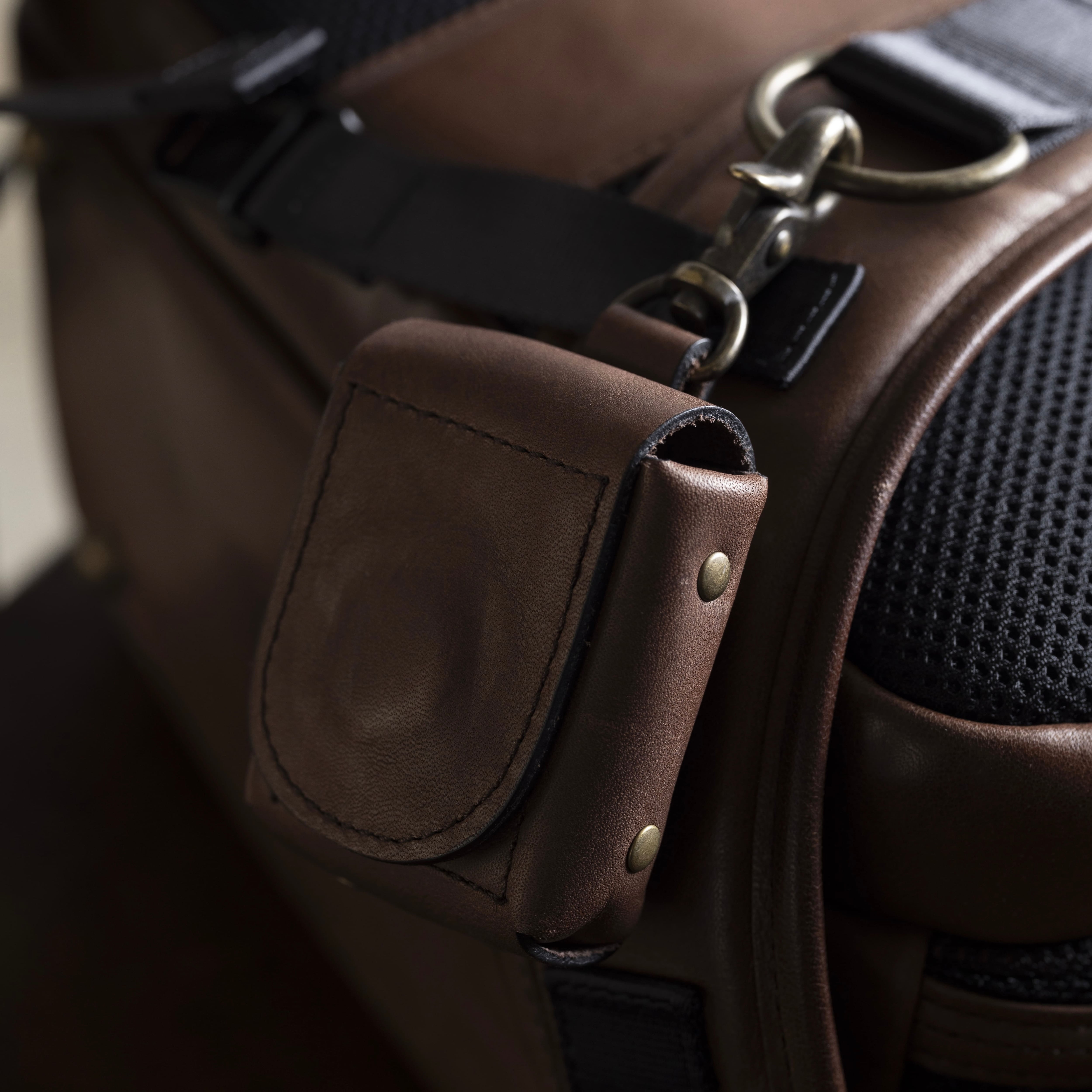 イヤホンケース「防水レザー × サステナブル」 長く使えるものを。小物