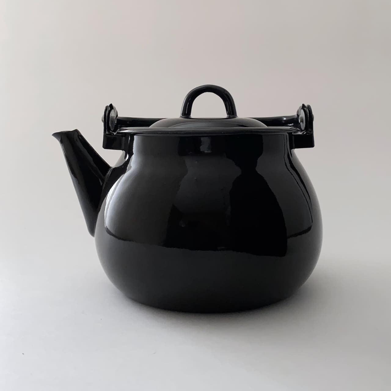 やかんブラック様 ホーロー やかん 黒｜Enamel Kettle Black | Sensitivity and Boldness
